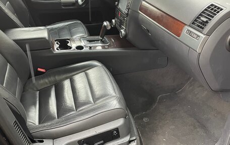 Volkswagen Touareg III, 2004 год, 620 000 рублей, 10 фотография