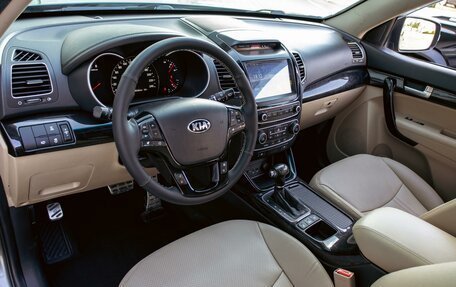 KIA Sorento II рестайлинг, 2013 год, 1 595 000 рублей, 13 фотография