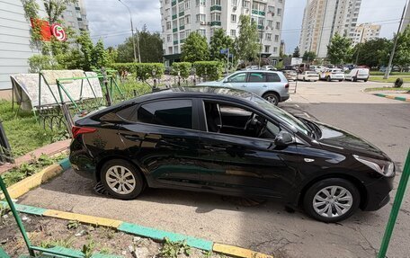 Hyundai Solaris II рестайлинг, 2018 год, 1 000 000 рублей, 6 фотография