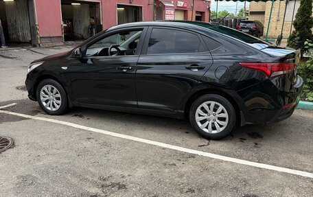 Hyundai Solaris II рестайлинг, 2018 год, 1 000 000 рублей, 3 фотография
