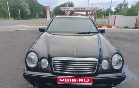 Mercedes-Benz E-Класс, 1997 год, 500 000 рублей, 1 фотография