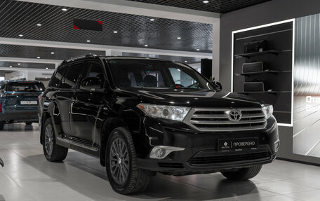 Toyota Highlander III, 2011 год, 1 695 000 рублей, 2 фотография
