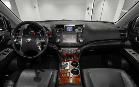 Toyota Highlander III, 2011 год, 1 695 000 рублей, 8 фотография