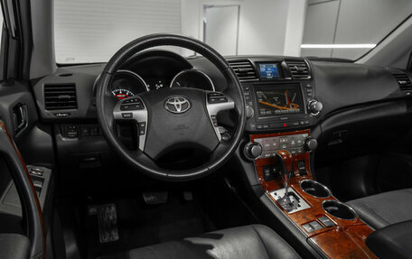 Toyota Highlander III, 2011 год, 1 695 000 рублей, 7 фотография