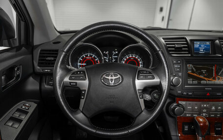 Toyota Highlander III, 2011 год, 1 695 000 рублей, 10 фотография