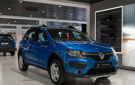 Renault Sandero II рестайлинг, 2017 год, 1 050 000 рублей, 2 фотография