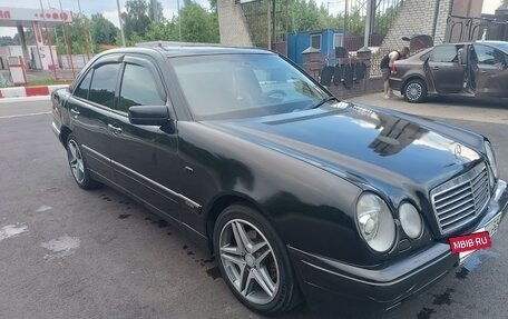 Mercedes-Benz E-Класс, 1997 год, 500 000 рублей, 2 фотография