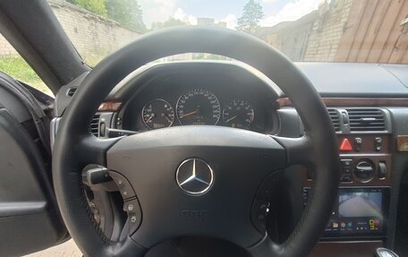 Mercedes-Benz E-Класс, 1997 год, 500 000 рублей, 11 фотография