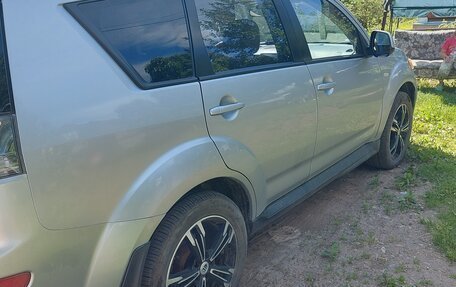 Mitsubishi Outlander III рестайлинг 3, 2008 год, 1 090 000 рублей, 2 фотография