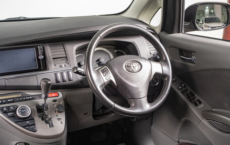 Toyota ISis I, 2010 год, 1 199 000 рублей, 9 фотография
