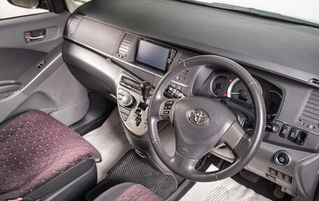 Toyota ISis I, 2010 год, 1 199 000 рублей, 8 фотография