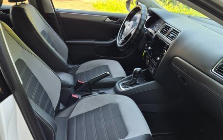 Volkswagen Jetta VI, 2011 год, 890 000 рублей, 5 фотография