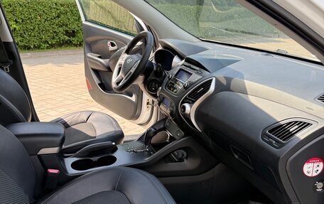 Hyundai ix35 I рестайлинг, 2012 год, 899 999 рублей, 8 фотография