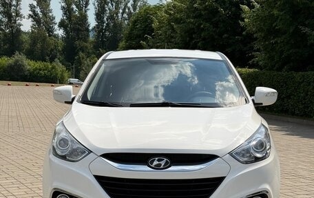 Hyundai ix35 I рестайлинг, 2012 год, 899 999 рублей, 2 фотография