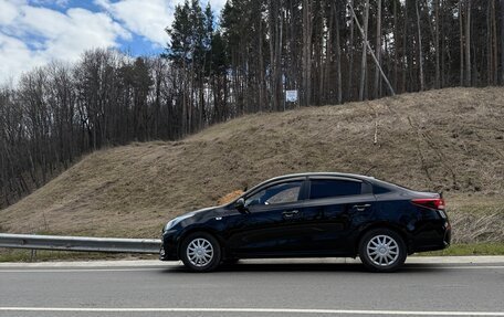 KIA Rio IV, 2018 год, 899 999 рублей, 3 фотография