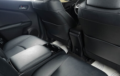 Toyota Prius IV XW50, 2017 год, 2 479 000 рублей, 10 фотография