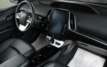 Toyota Prius IV XW50, 2017 год, 2 479 000 рублей, 11 фотография