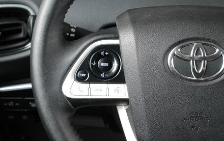 Toyota Prius IV XW50, 2017 год, 2 479 000 рублей, 15 фотография