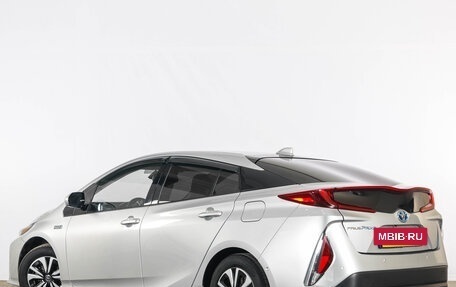 Toyota Prius IV XW50, 2017 год, 2 479 000 рублей, 5 фотография