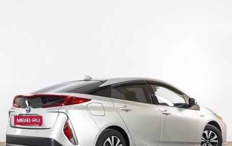 Toyota Prius IV XW50, 2017 год, 2 479 000 рублей, 7 фотография
