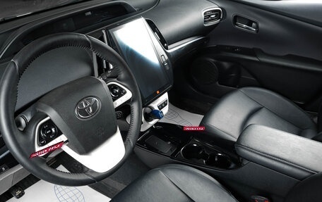 Toyota Prius IV XW50, 2017 год, 2 479 000 рублей, 8 фотография