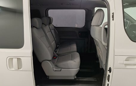 Hyundai H-1 II рестайлинг, 2021 год, 3 299 000 рублей, 22 фотография