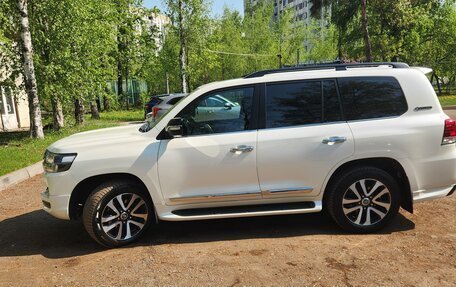 Toyota Land Cruiser 200, 2018 год, 6 750 000 рублей, 4 фотография