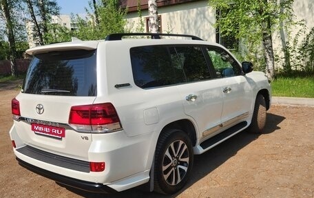 Toyota Land Cruiser 200, 2018 год, 6 750 000 рублей, 3 фотография