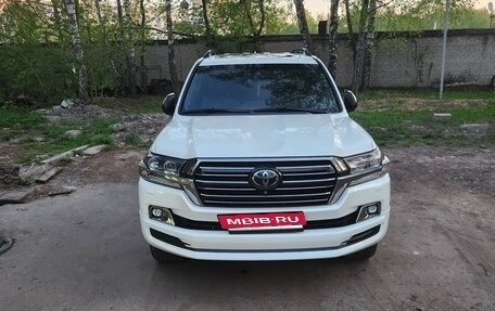 Toyota Land Cruiser 200, 2018 год, 6 750 000 рублей, 12 фотография