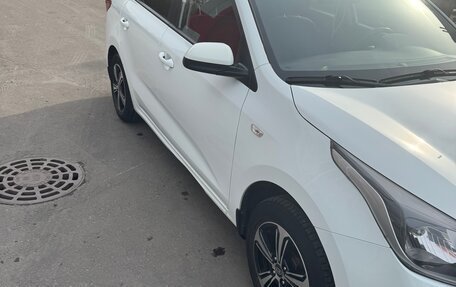 KIA Rio IV, 2018 год, 1 250 000 рублей, 2 фотография