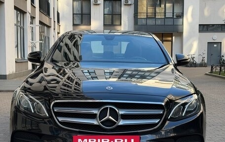 Mercedes-Benz E-Класс, 2020 год, 3 050 000 рублей, 2 фотография