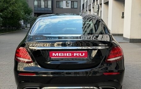 Mercedes-Benz E-Класс, 2020 год, 3 050 000 рублей, 4 фотография
