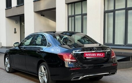 Mercedes-Benz E-Класс, 2020 год, 3 050 000 рублей, 5 фотография