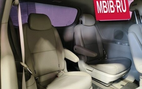 KIA Carnival III, 2016 год, 2 529 000 рублей, 11 фотография