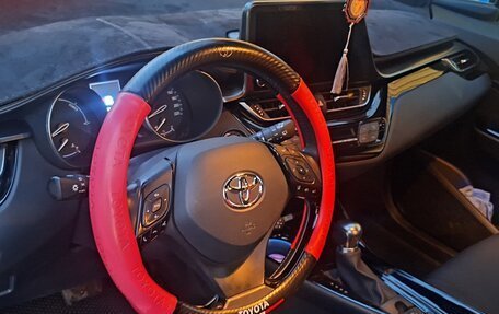 Toyota C-HR I рестайлинг, 2023 год, 3 500 000 рублей, 4 фотография