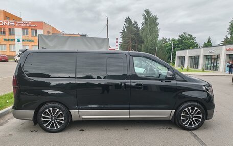 Hyundai Grand Starex Grand Starex I рестайлинг 2, 2019 год, 3 050 000 рублей, 4 фотография