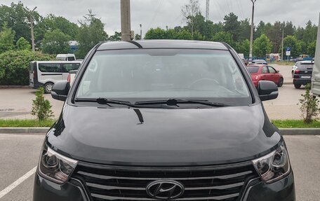 Hyundai Grand Starex Grand Starex I рестайлинг 2, 2019 год, 3 050 000 рублей, 3 фотография
