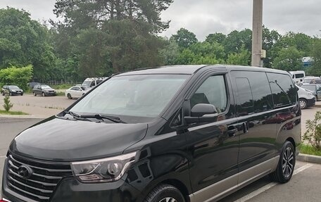 Hyundai Grand Starex Grand Starex I рестайлинг 2, 2019 год, 3 050 000 рублей, 2 фотография