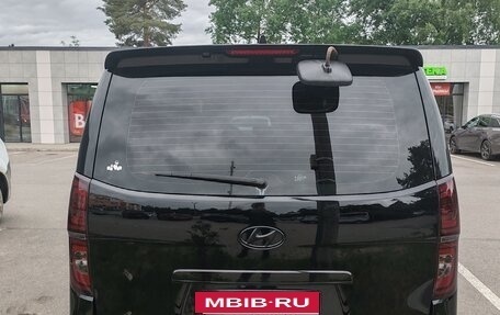 Hyundai Grand Starex Grand Starex I рестайлинг 2, 2019 год, 3 050 000 рублей, 5 фотография
