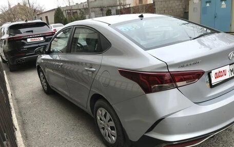 Hyundai Accent IV, 2022 год, 1 720 000 рублей, 4 фотография