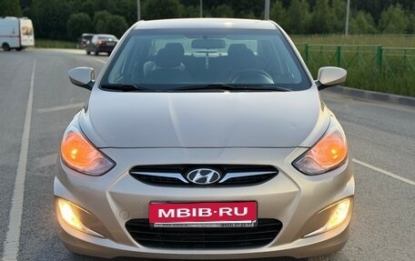 Hyundai Solaris II рестайлинг, 2011 год, 560 000 рублей, 2 фотография
