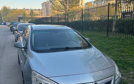 Opel Astra J, 2011 год, 650 000 рублей, 2 фотография