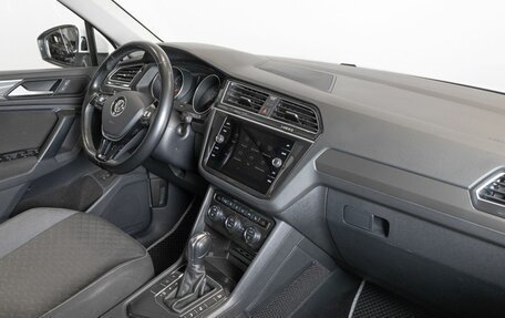Volkswagen Tiguan II, 2018 год, 2 245 400 рублей, 7 фотография