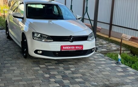 Volkswagen Jetta VI, 2011 год, 950 000 рублей, 1 фотография
