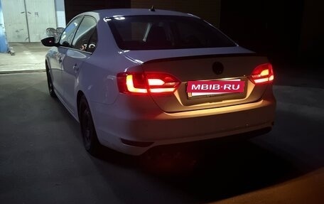 Volkswagen Jetta VI, 2011 год, 950 000 рублей, 2 фотография