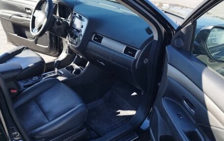 Mitsubishi Outlander III рестайлинг 3, 2015 год, 1 680 000 рублей, 3 фотография