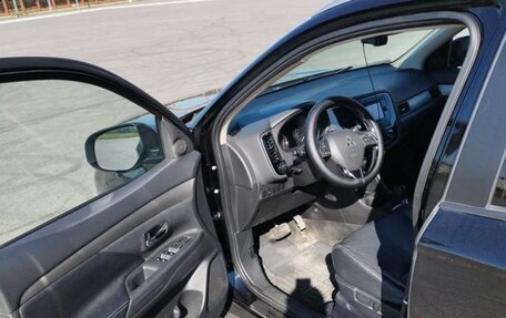 Mitsubishi Outlander III рестайлинг 3, 2015 год, 1 680 000 рублей, 4 фотография
