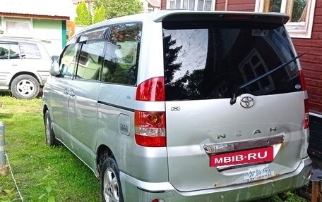Toyota Noah III, 2003 год, 735 000 рублей, 3 фотография