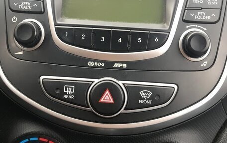 Hyundai Solaris II рестайлинг, 2011 год, 1 250 000 рублей, 16 фотография