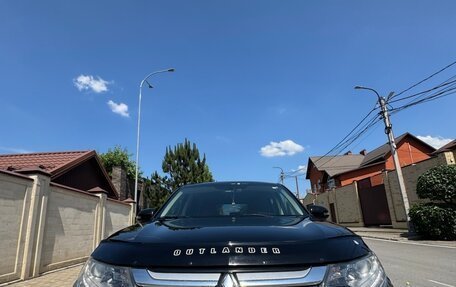 Mitsubishi Outlander III рестайлинг 3, 2015 год, 1 850 000 рублей, 6 фотография